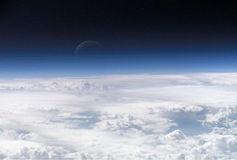 fotografia dell'atmosfera terrestre da satellite